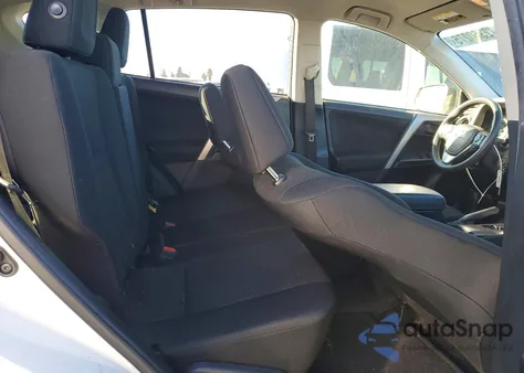 2018 Toyota Rav4 Le z USA, uszkodzony, nr VIN JTMBFREV0JJ181497